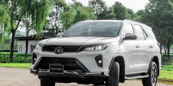thue-xe-7-cho-2 Toyota Fortuner